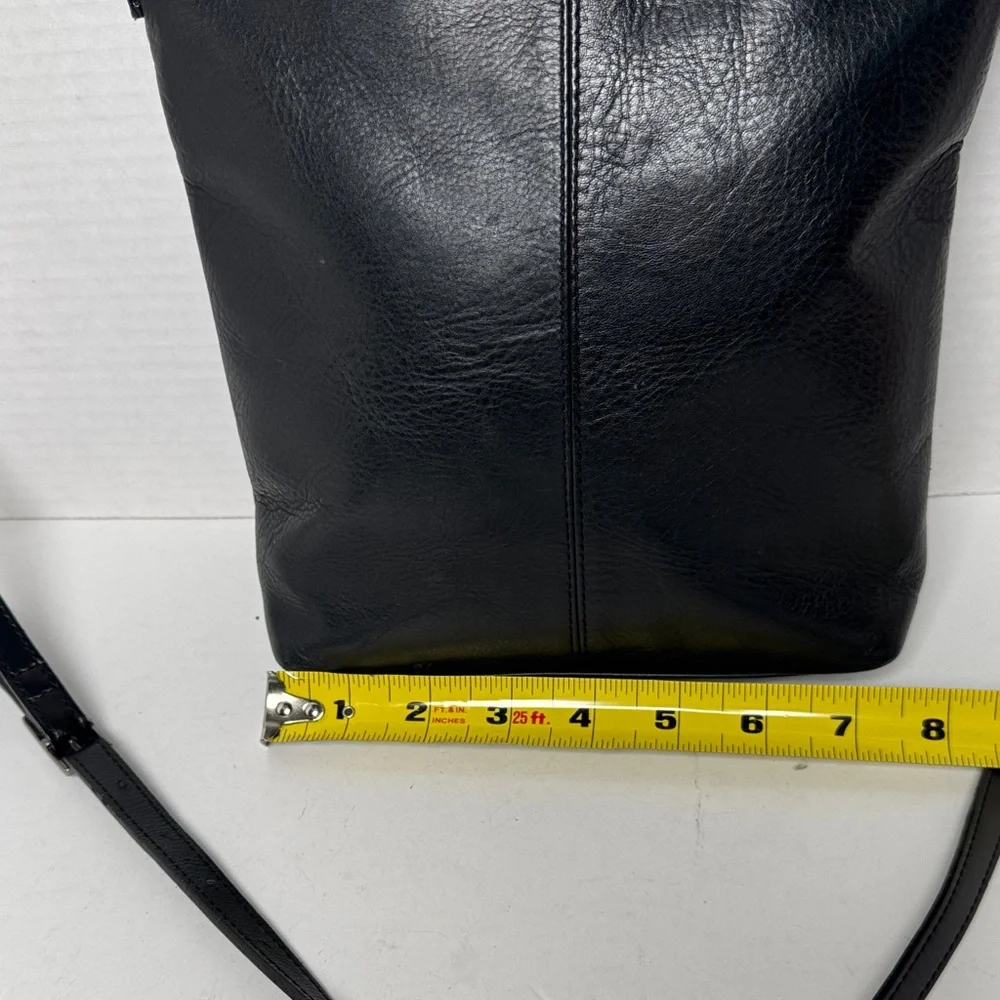 TANO Vintage 90s Minimal Sleek Black Pebble Leather Adjustable Crossbody Bag - Picture 6 of 16